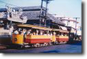 Un tram per le vie di Bangkok